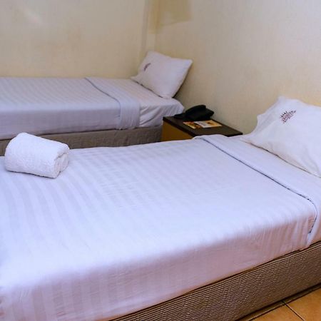 Aponye Hotel Kampala Extérieur photo