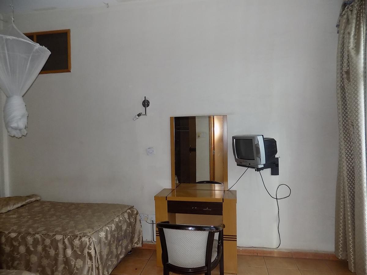 Aponye Hotel Kampala Extérieur photo