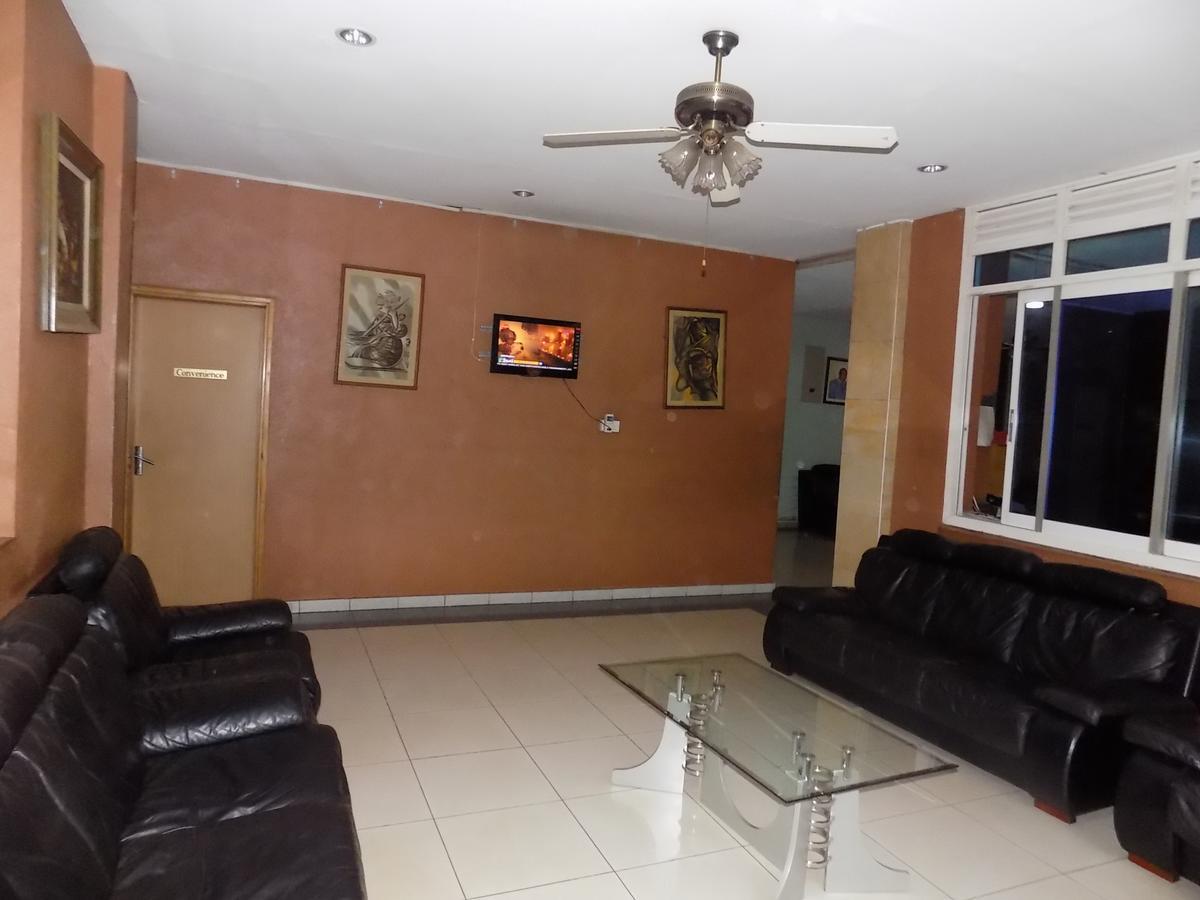 Aponye Hotel Kampala Extérieur photo