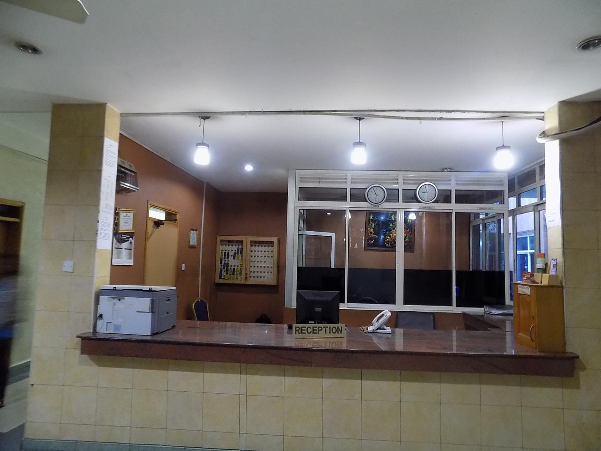 Aponye Hotel Kampala Extérieur photo