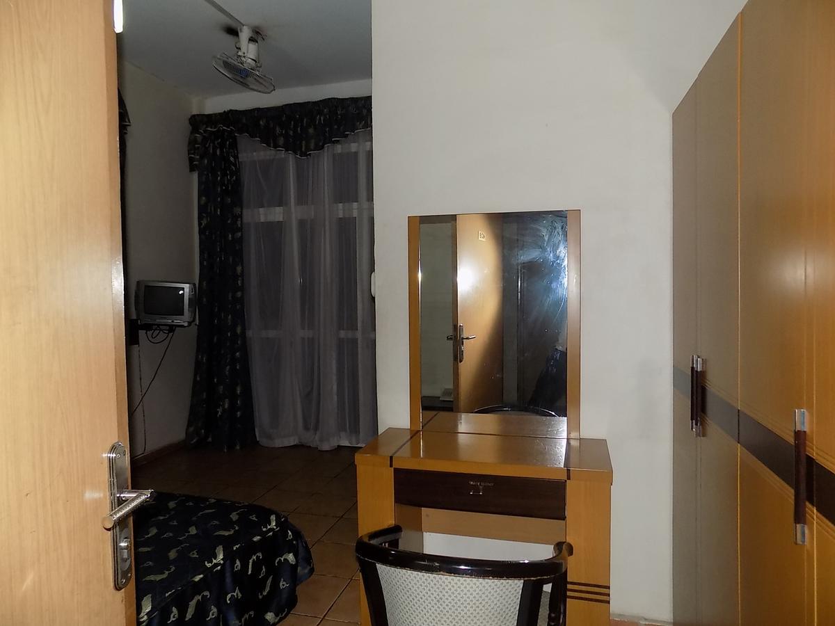 Aponye Hotel Kampala Extérieur photo