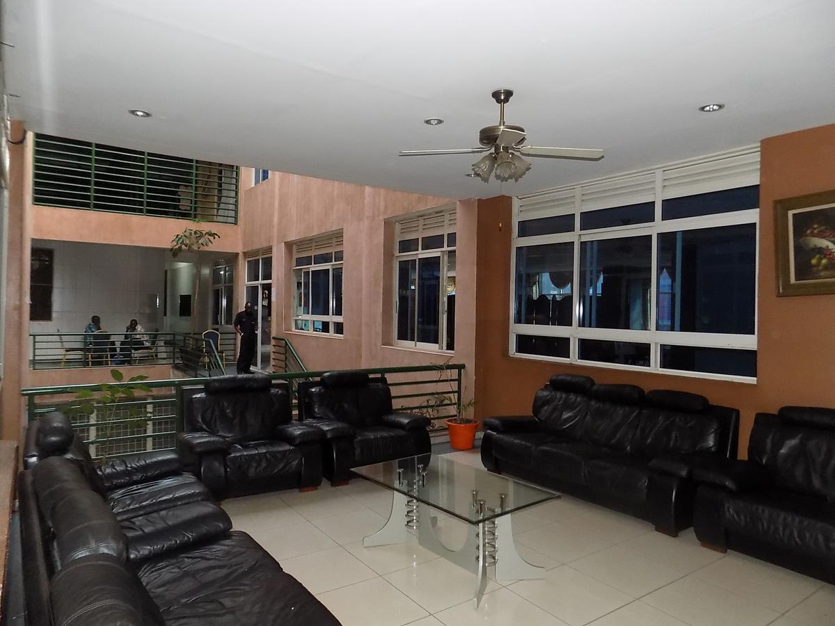 Aponye Hotel Kampala Extérieur photo
