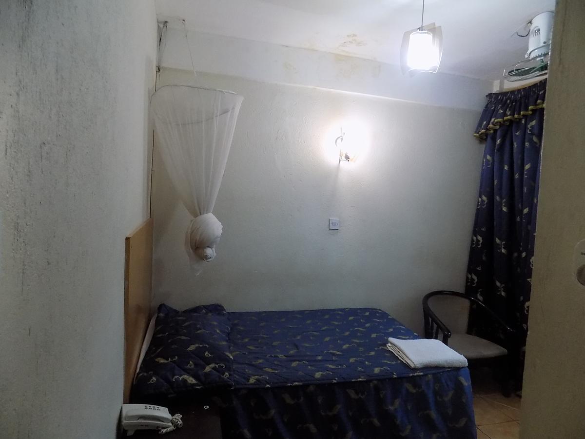 Aponye Hotel Kampala Extérieur photo