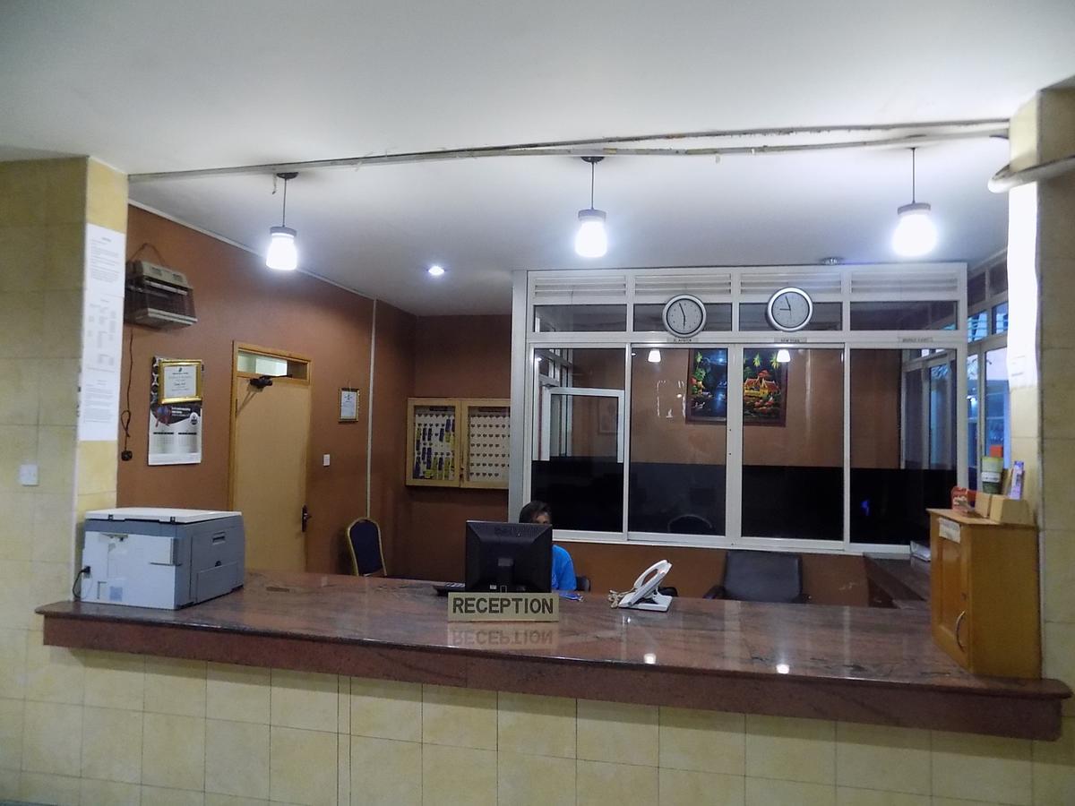 Aponye Hotel Kampala Extérieur photo