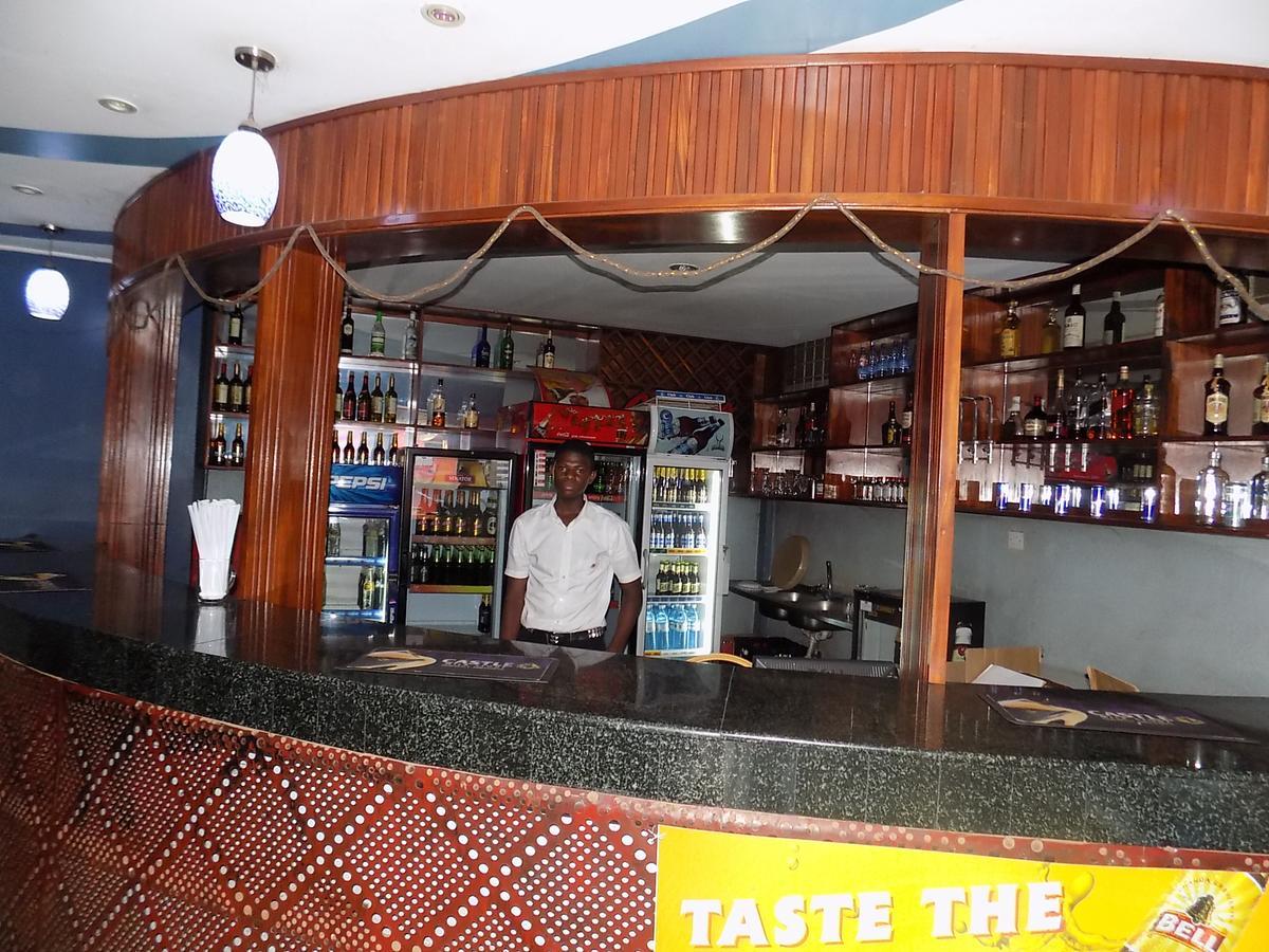 Aponye Hotel Kampala Extérieur photo