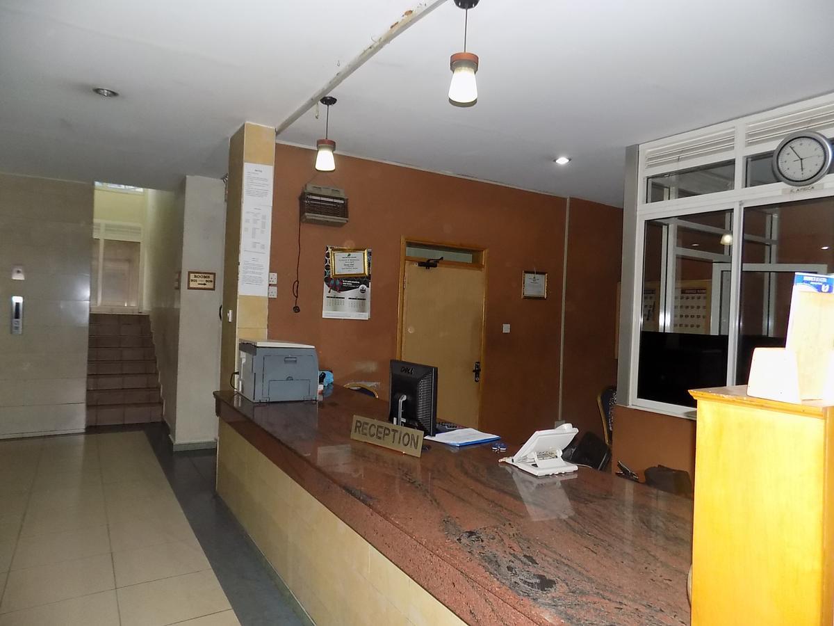 Aponye Hotel Kampala Extérieur photo