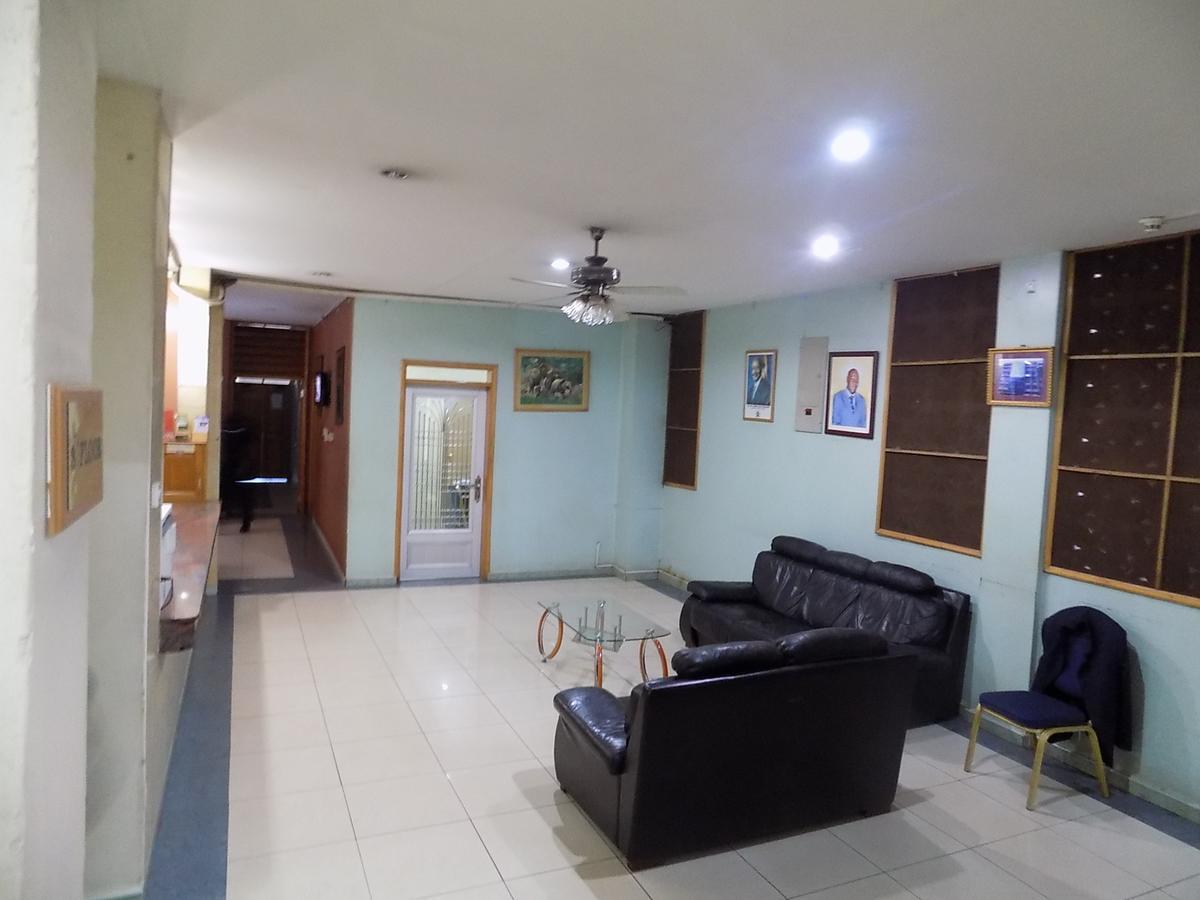Aponye Hotel Kampala Extérieur photo