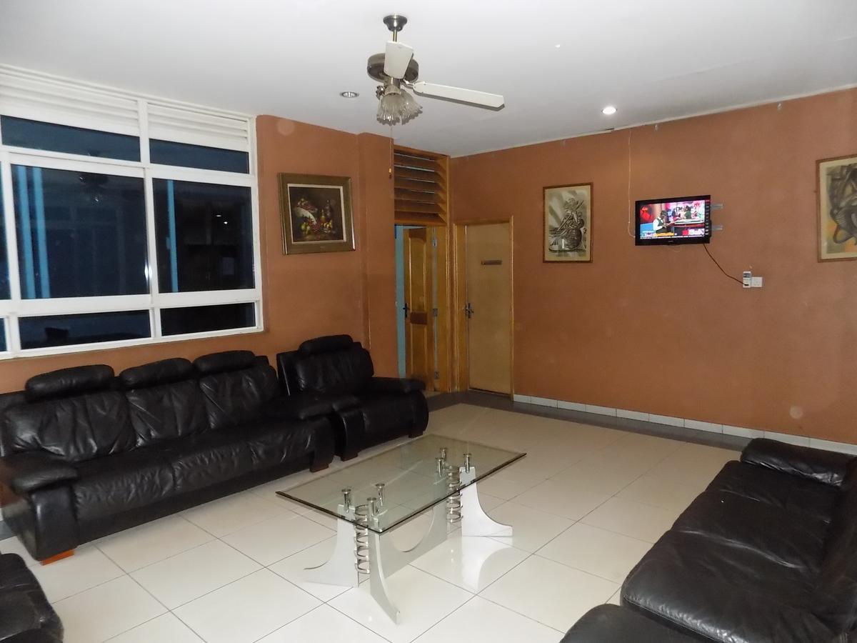 Aponye Hotel Kampala Extérieur photo