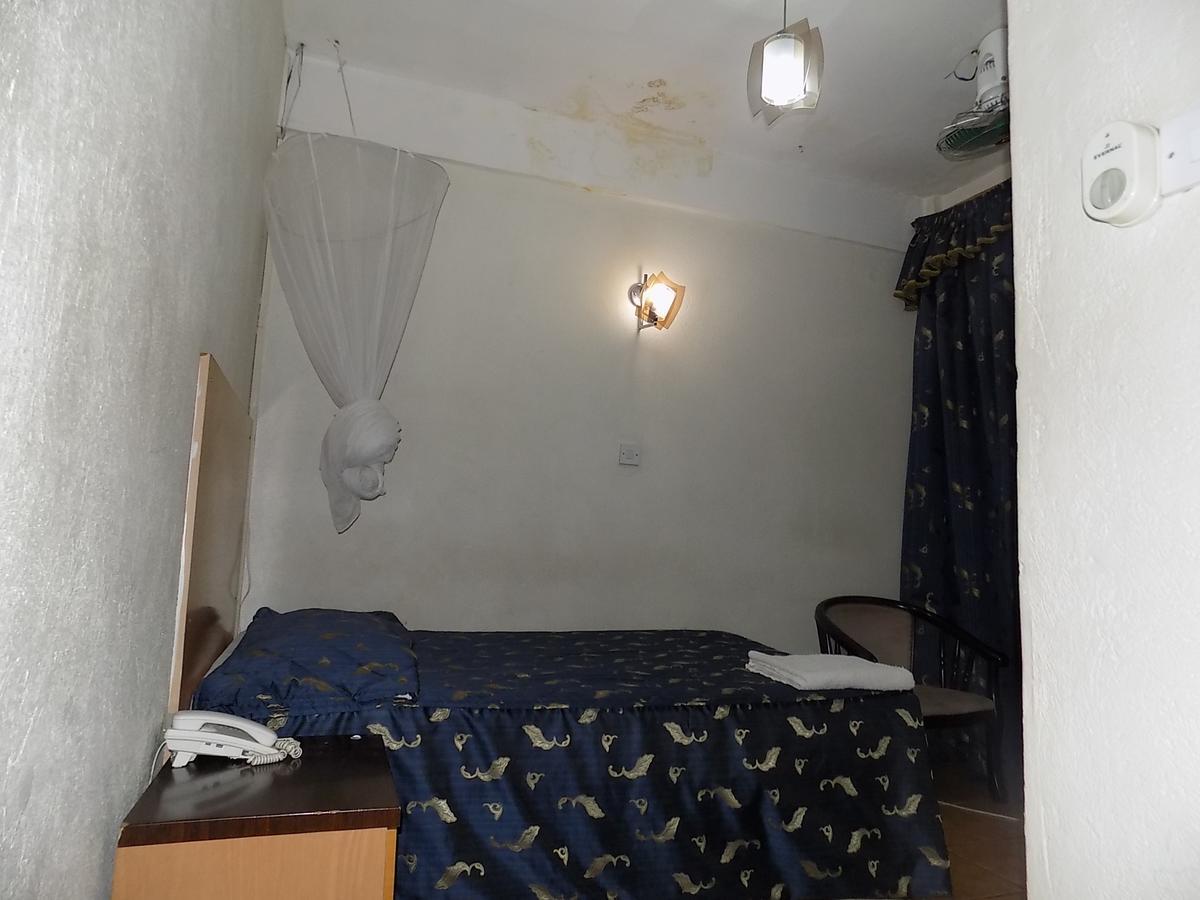 Aponye Hotel Kampala Extérieur photo