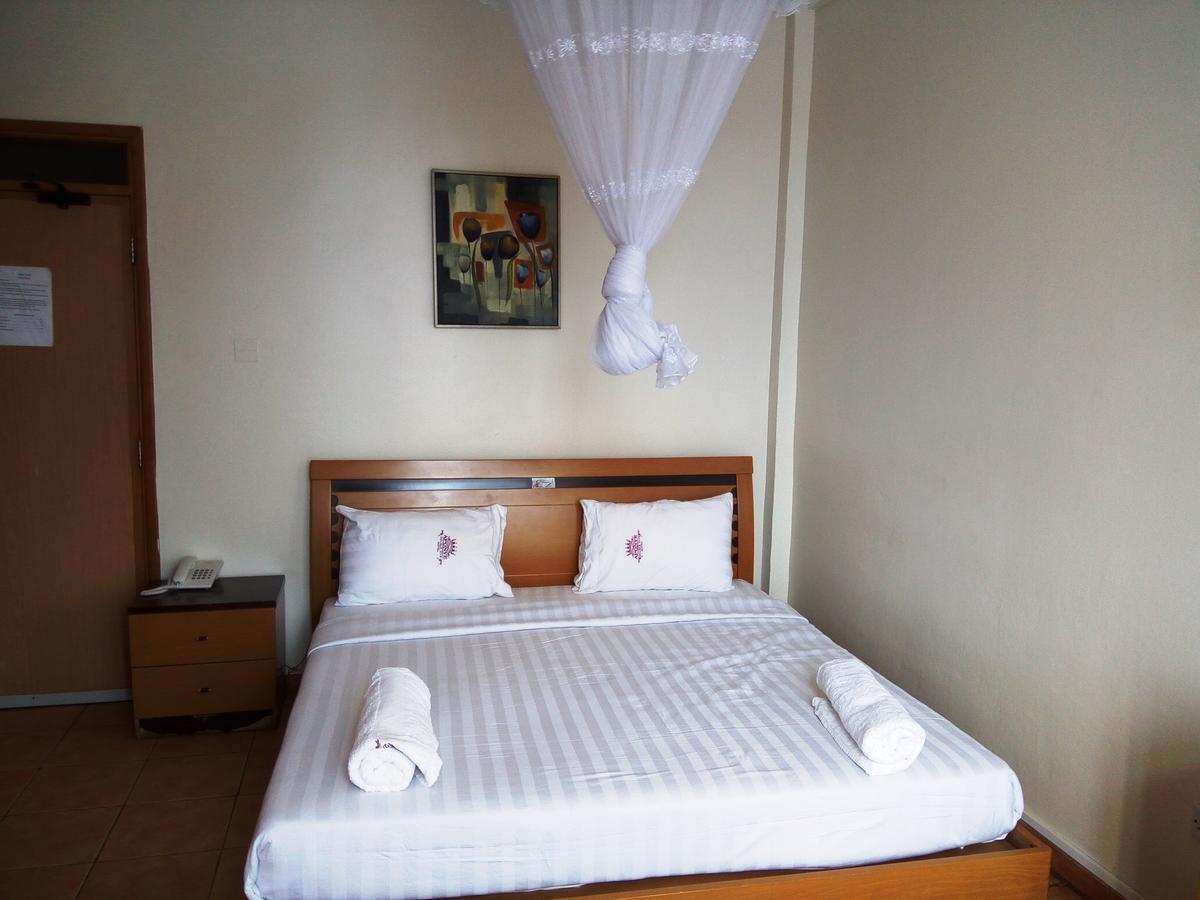 Aponye Hotel Kampala Extérieur photo