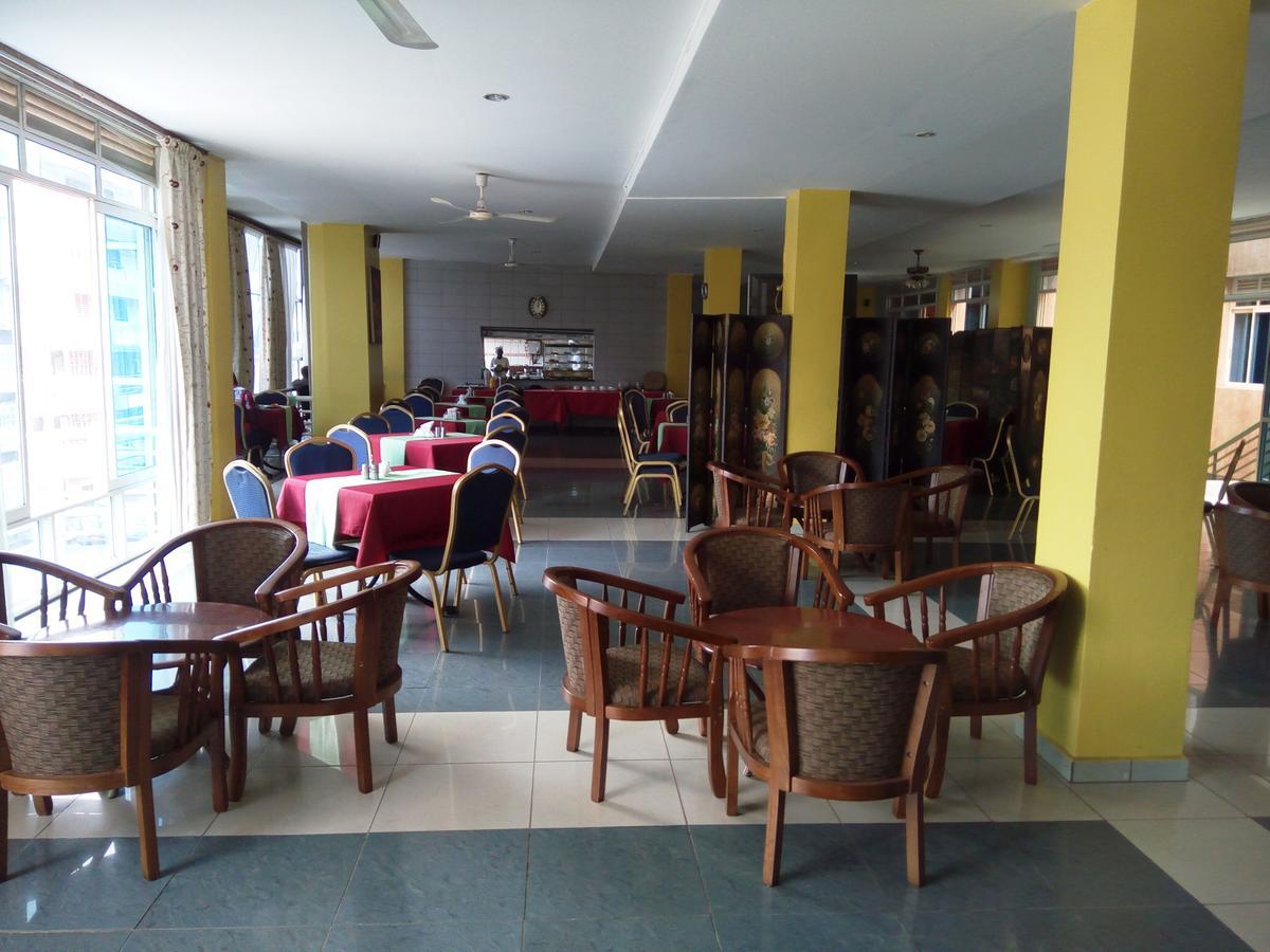 Aponye Hotel Kampala Extérieur photo