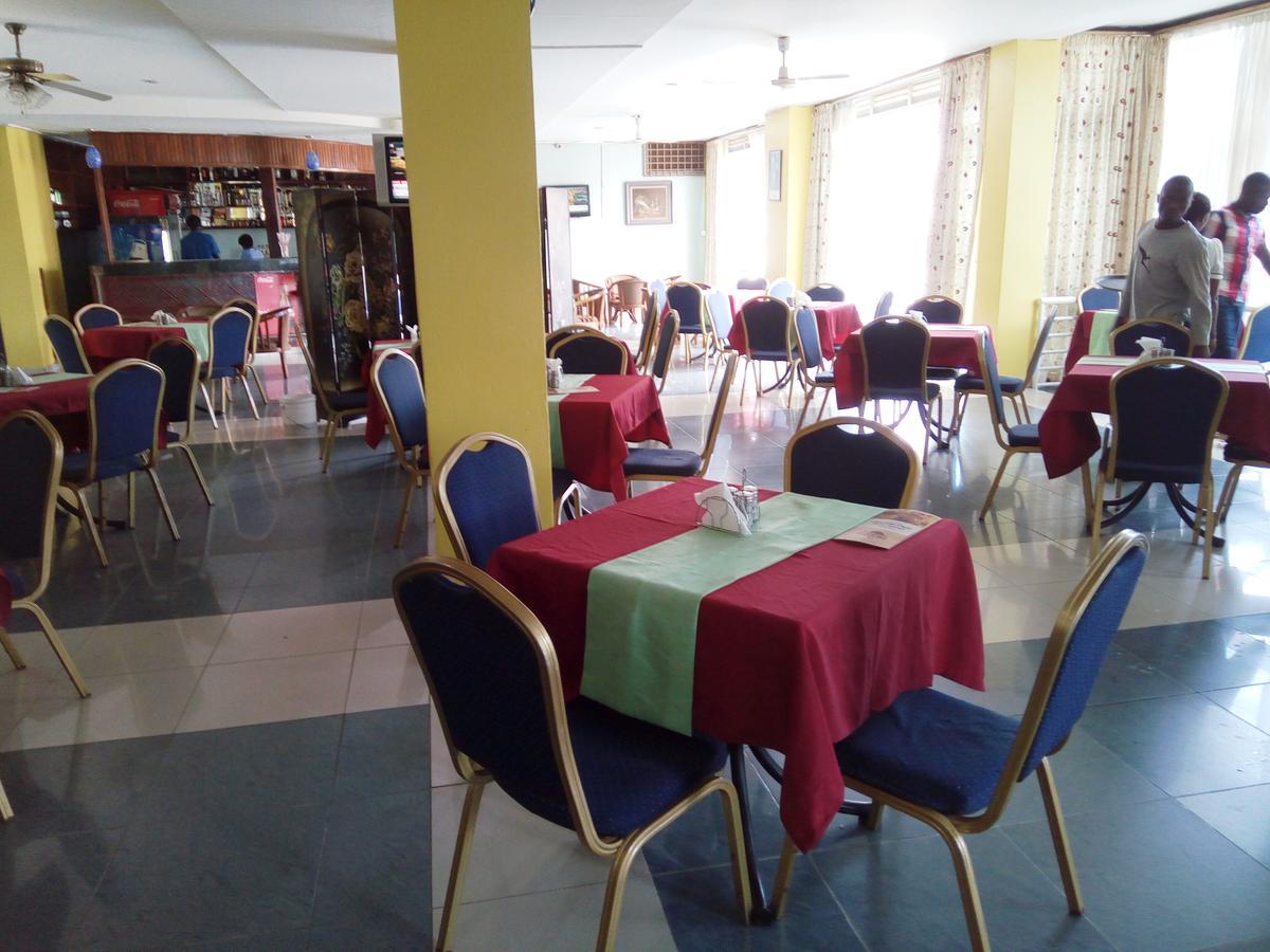 Aponye Hotel Kampala Extérieur photo