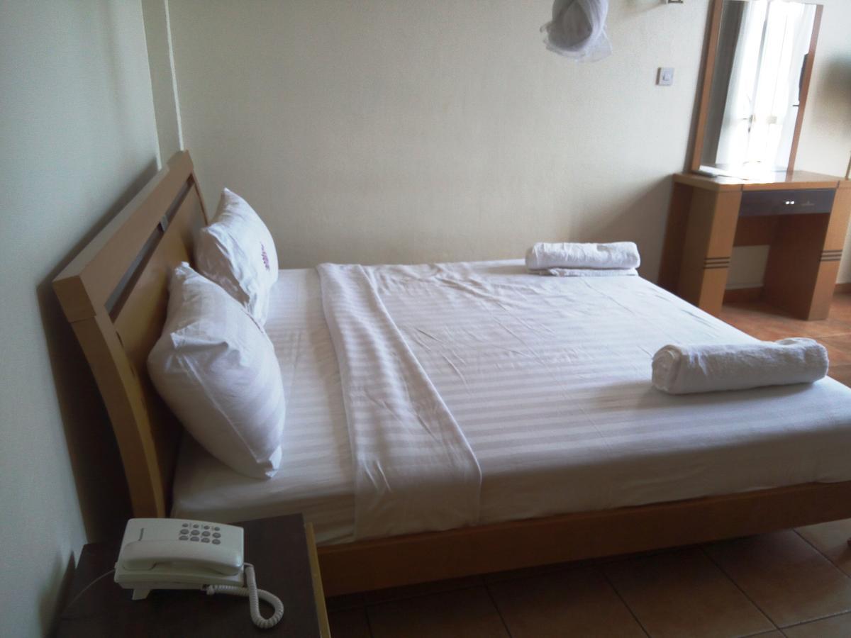 Aponye Hotel Kampala Extérieur photo