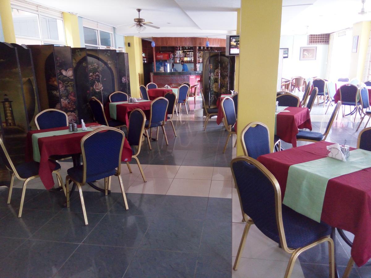 Aponye Hotel Kampala Extérieur photo
