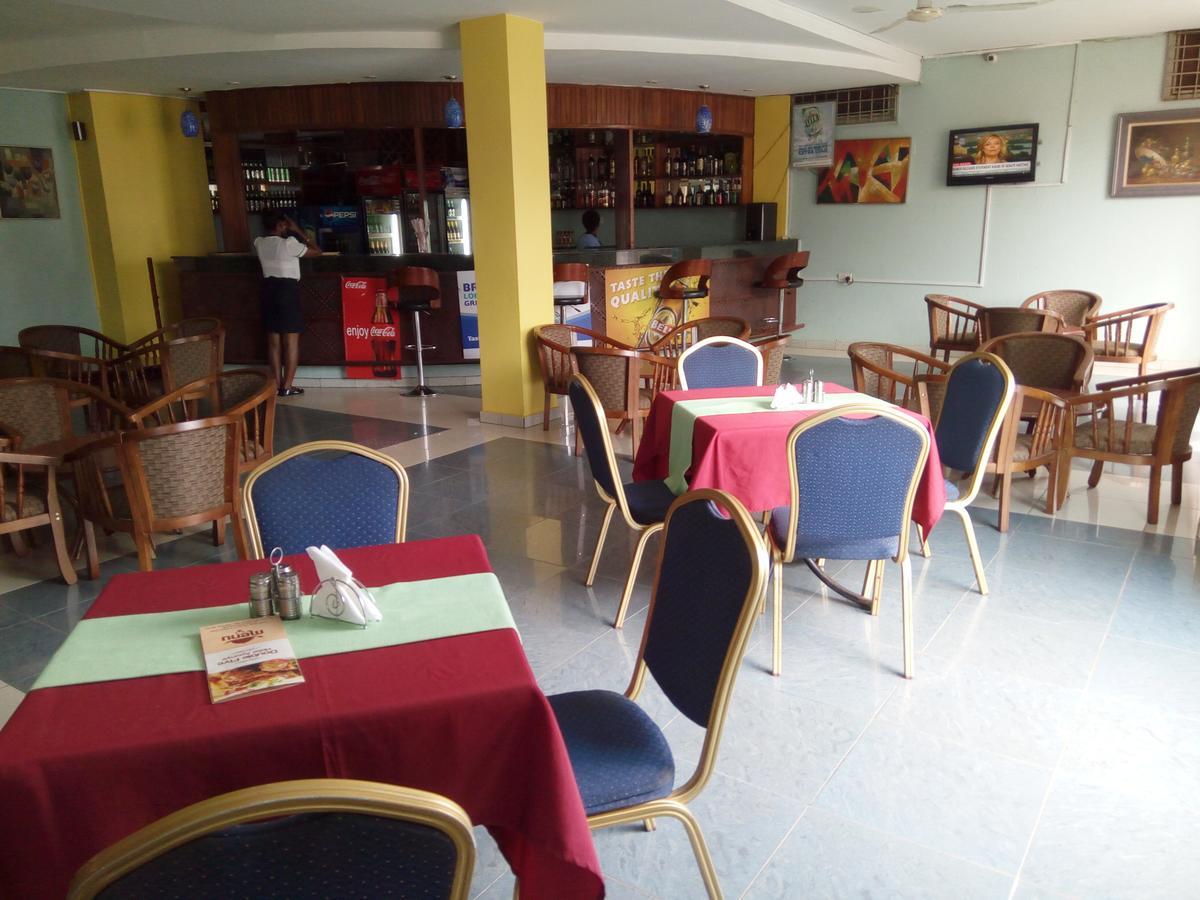 Aponye Hotel Kampala Extérieur photo