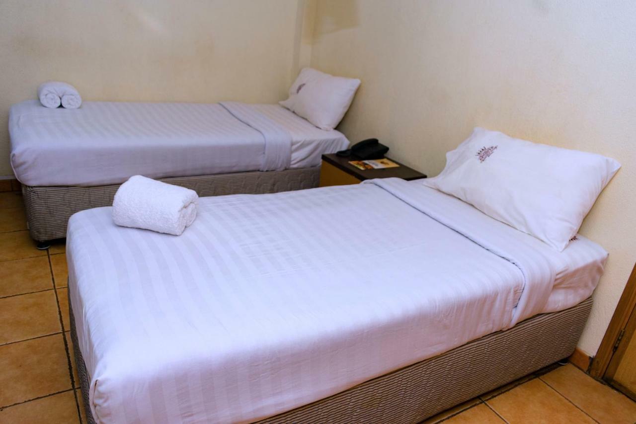 Aponye Hotel Kampala Extérieur photo