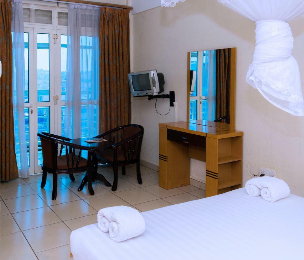 Aponye Hotel Kampala Extérieur photo