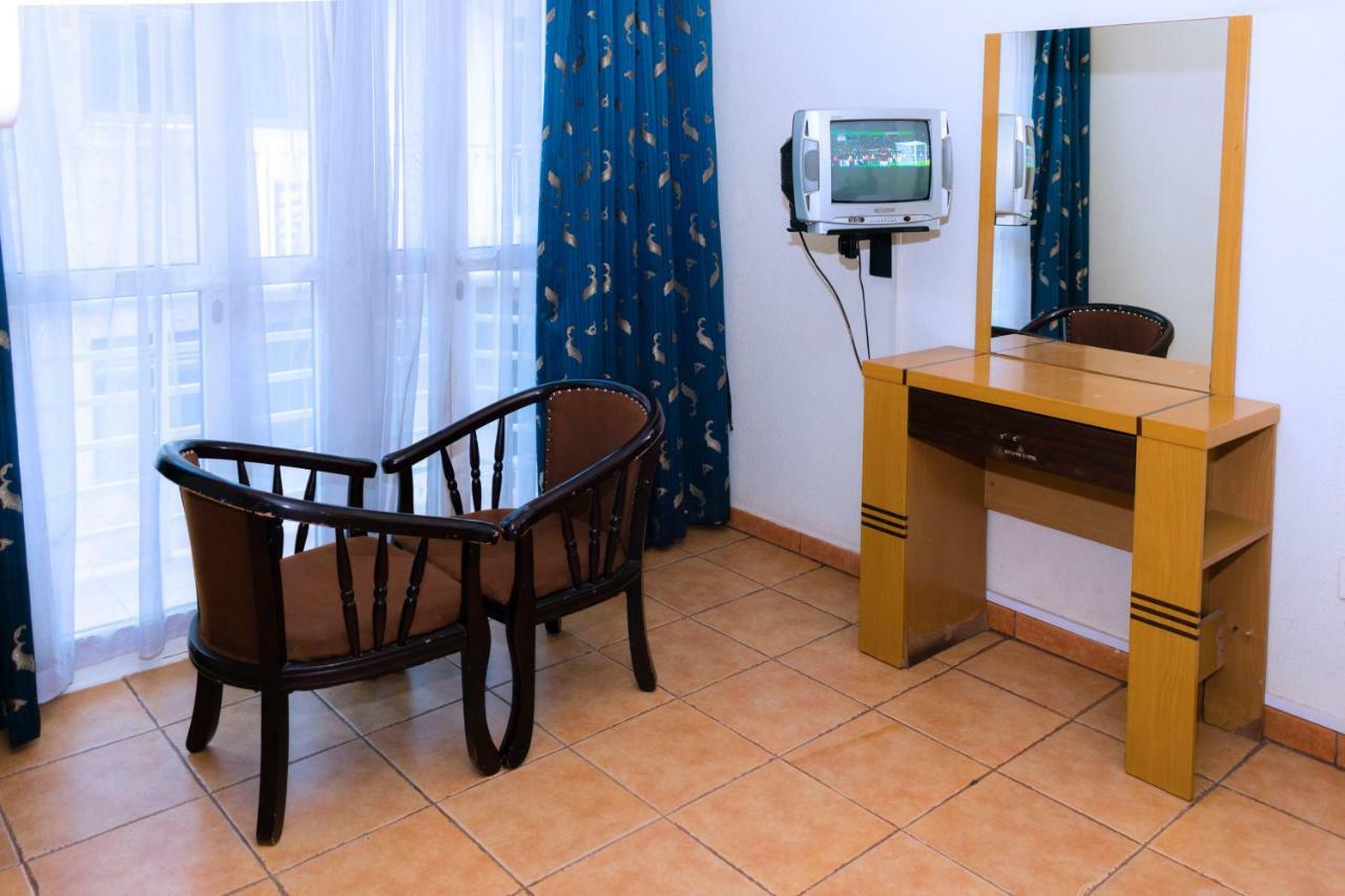 Aponye Hotel Kampala Extérieur photo