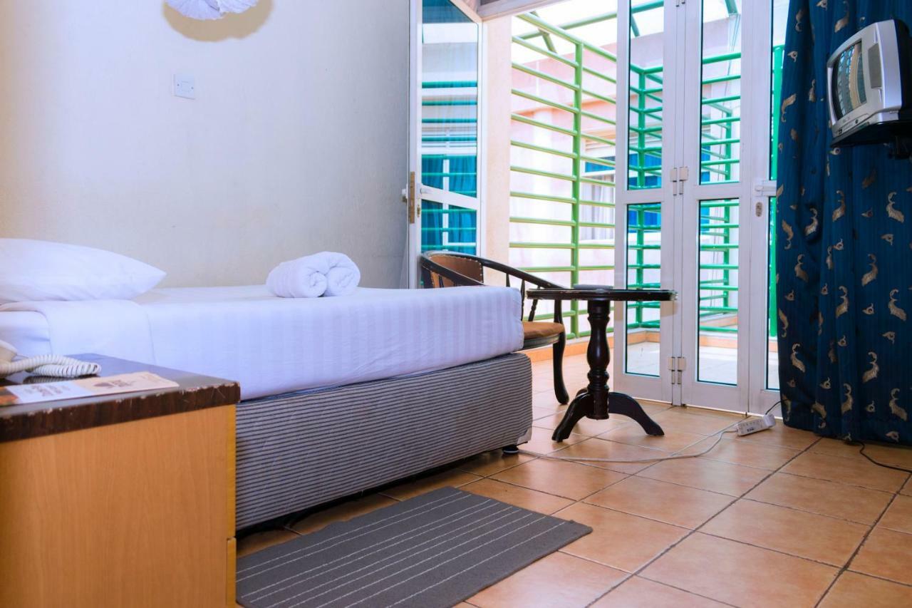 Aponye Hotel Kampala Extérieur photo